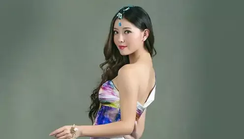 22岁女村支书